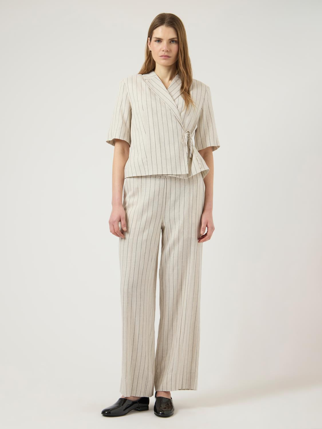 model_shot-front_full